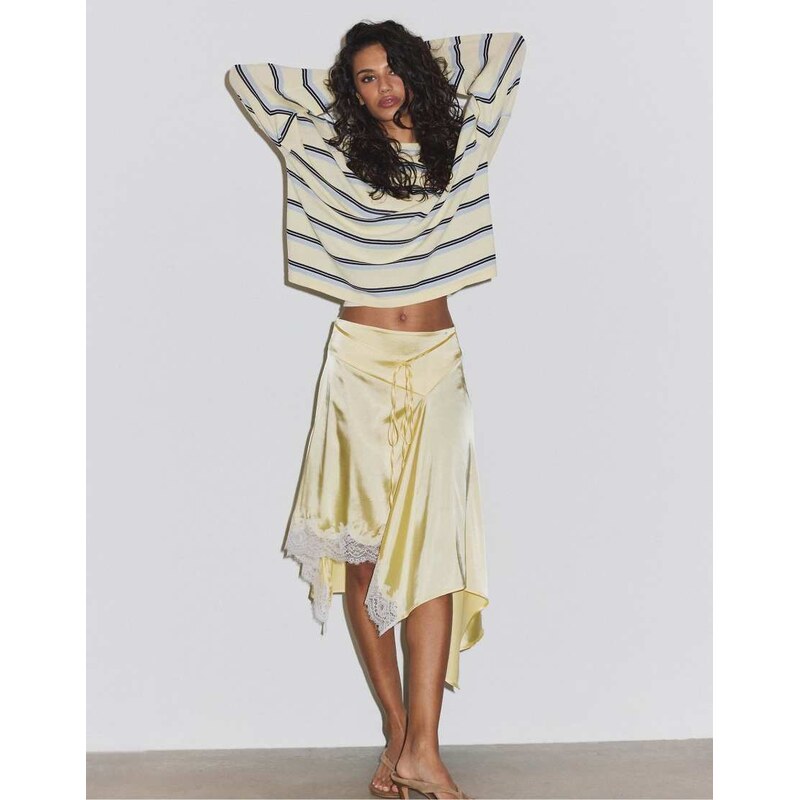 Stradivarius Satin asymmetric midi skirt in gold-Yellow 115366157