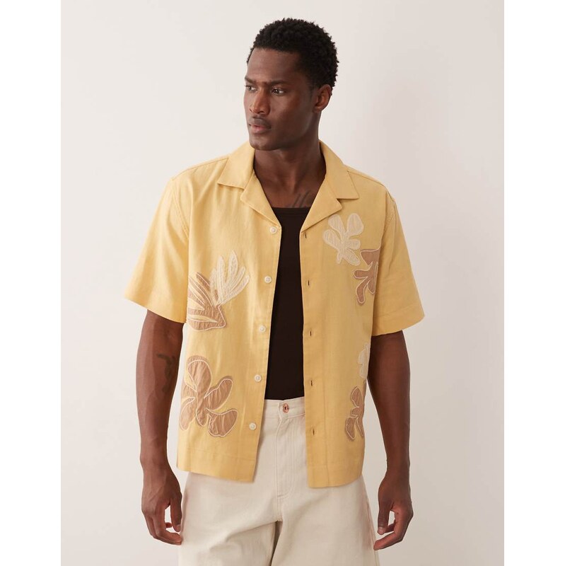 Abercrombie & Fitch floral pattern short sleeve shirt in yellow 114704103
