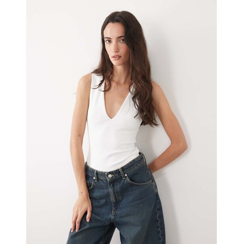 Good American cotton sculpting deep v sleeveless bodysuit in white 114725880
