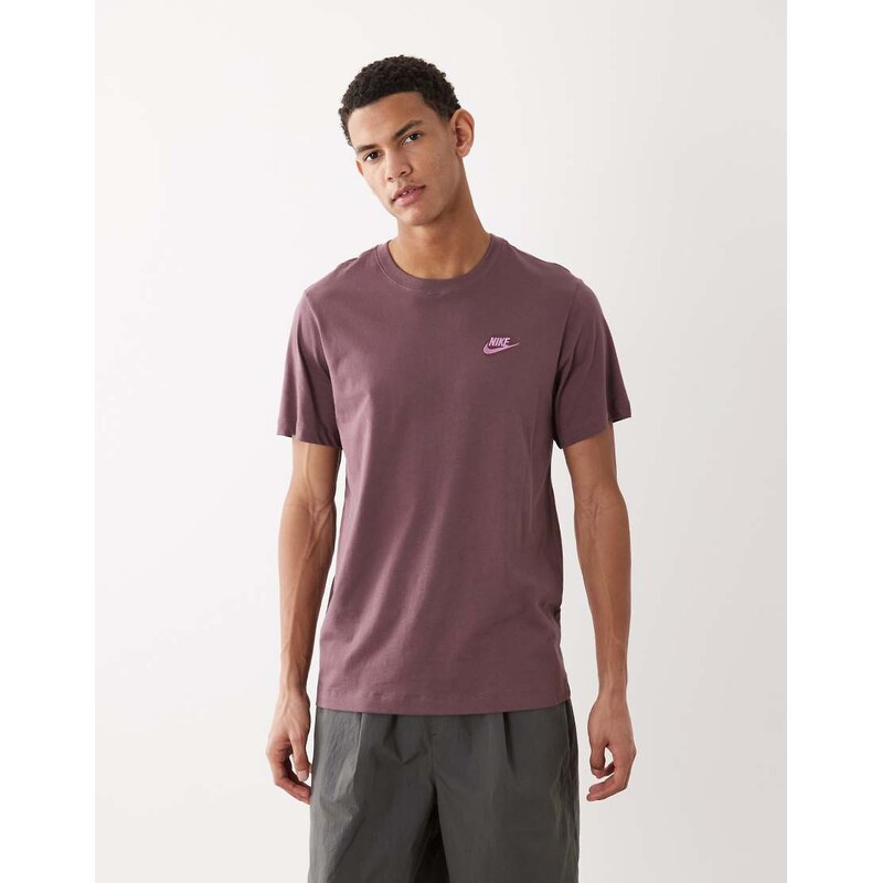 Nike Club t-shirt in brown