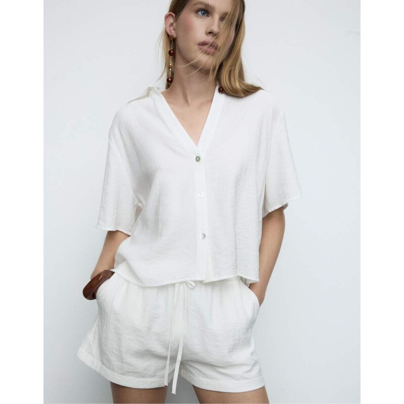 Stradivarius Button-up flowing shirt in white 114726178