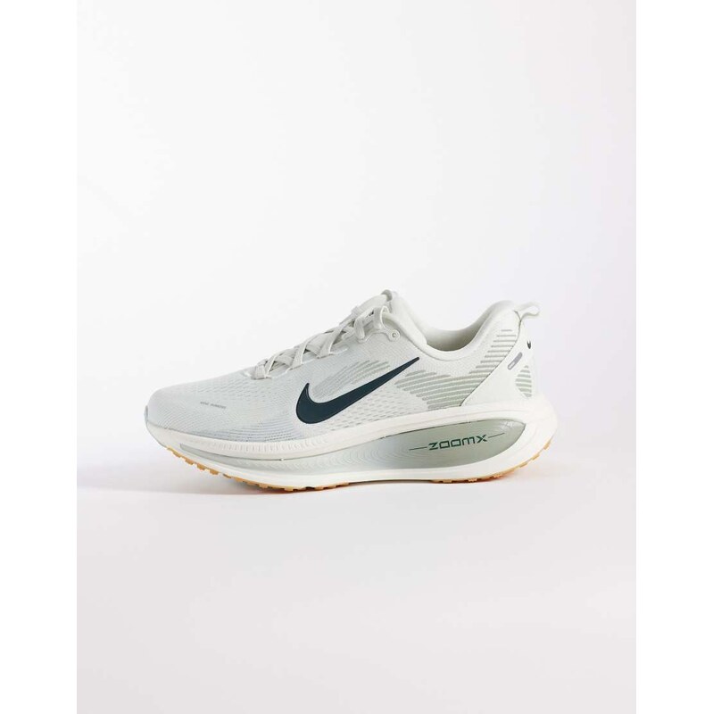 Nike Running Vomero 18 trainers in green