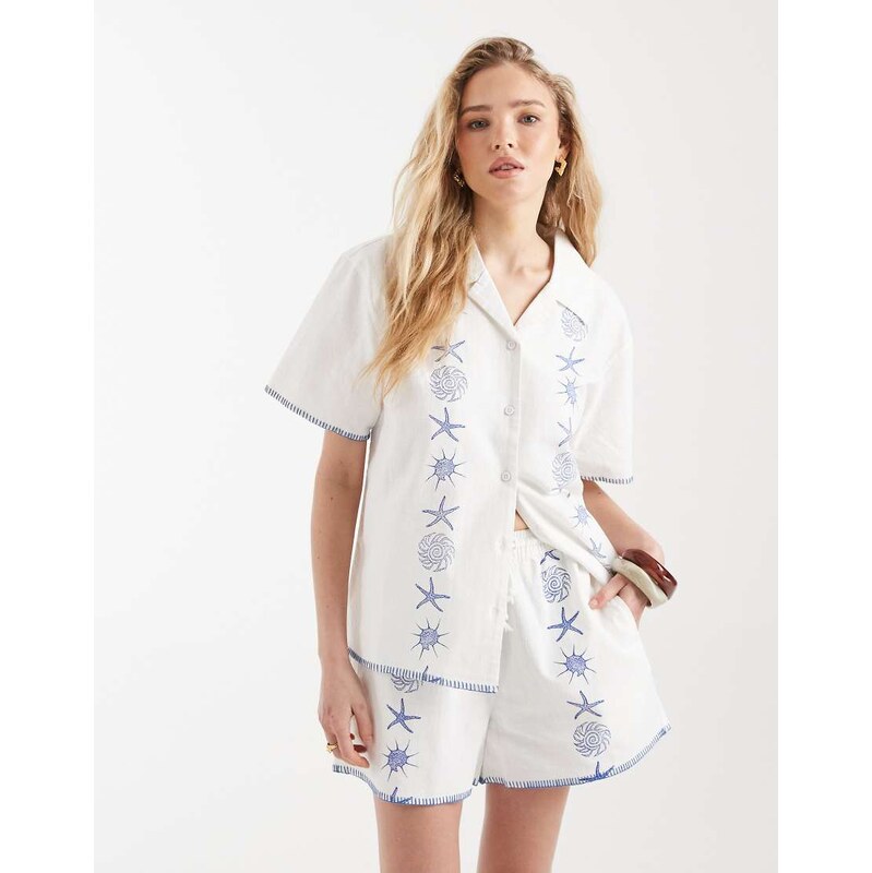 Santa Cruz reef embroidery detail shorts co-ord in off white