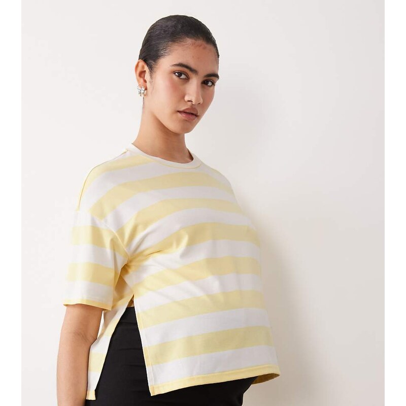 Mama.licious Mamalicious Maternity boxy cropped split side t