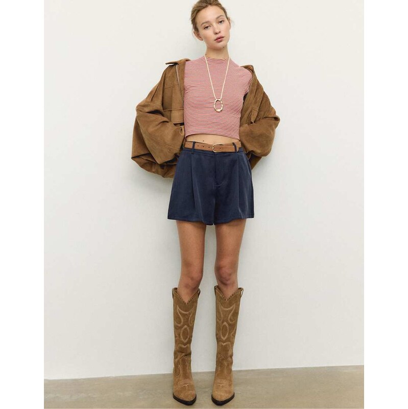 Stradivarius Flowing belted shorts in dark blue-Navy