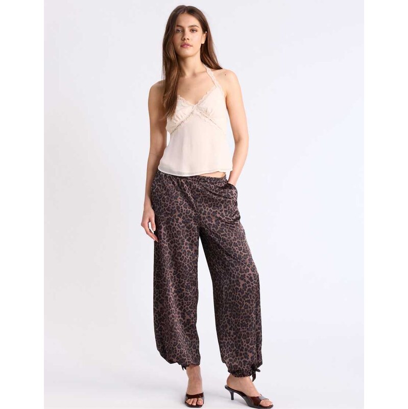 Stradivarius Printed flowing satin trousers in mid beige-Neutral