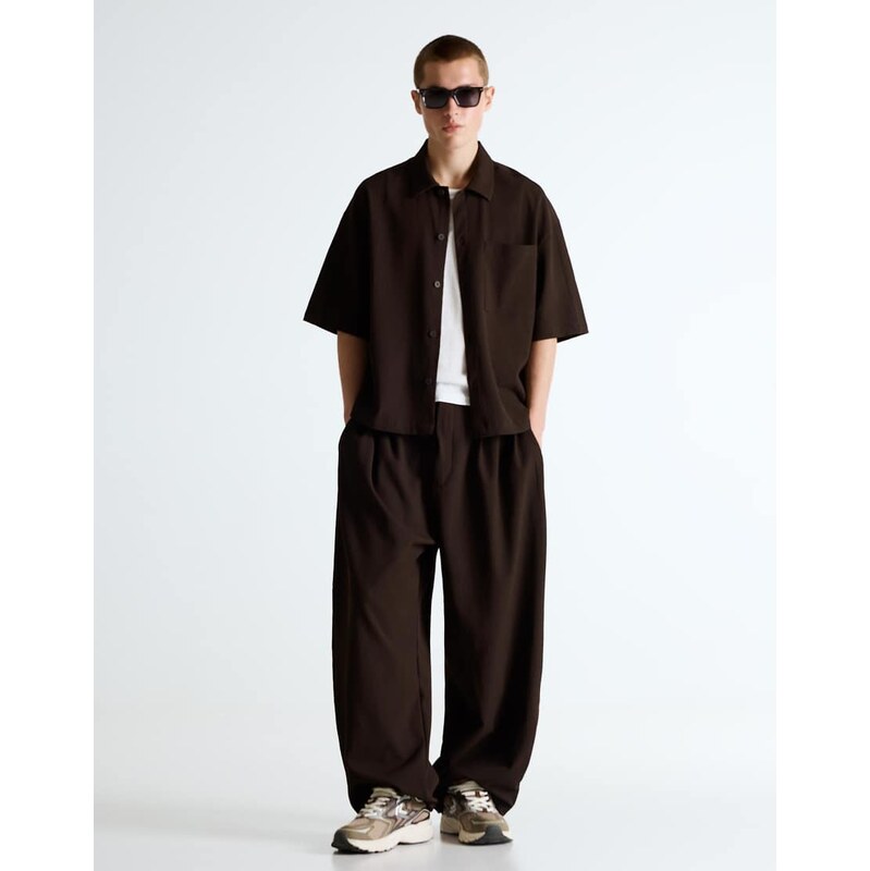 Bershka Pleated semi-jogger super baggy trousers in brown