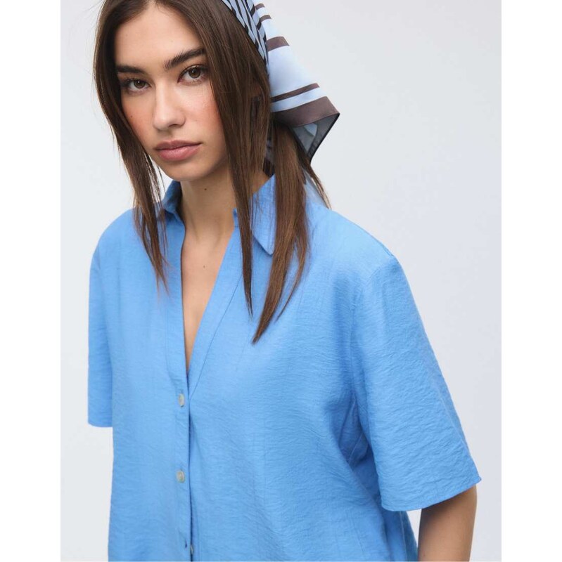 Stradivarius Button-up flowing shirt in blue 114790010