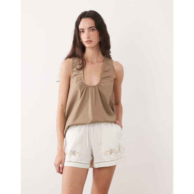 Brave Soul embroidered shorts in cream-White 114975300