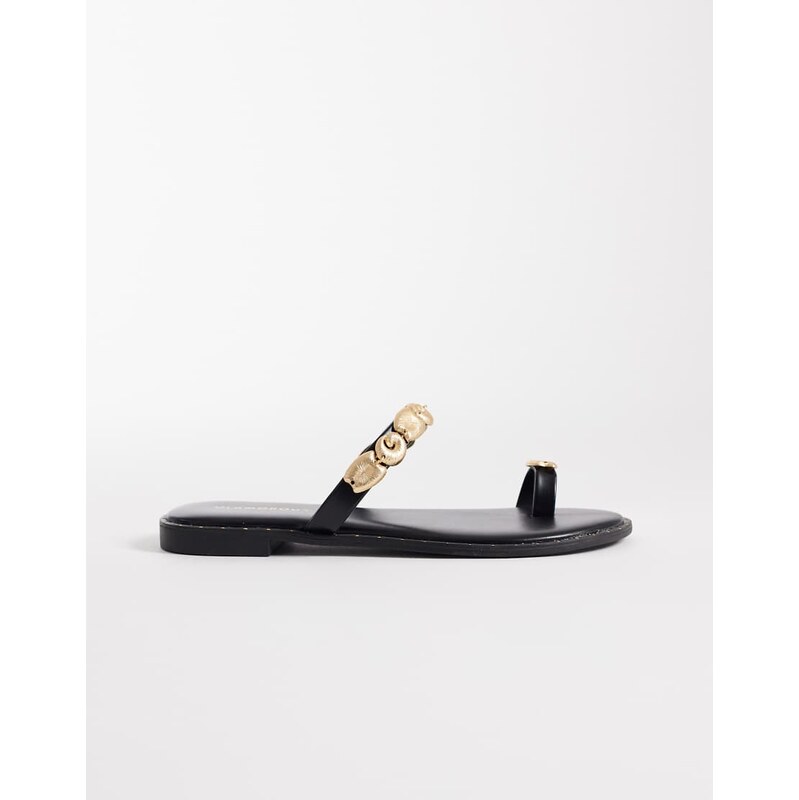 Glamorous flat sandals with gold shells in black 115518975