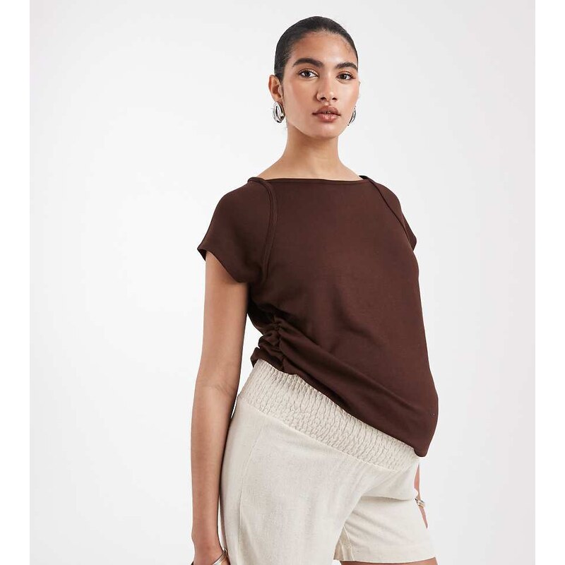 ONLY Maternity linen blend shorts with elaticated waistband in beige 114814503