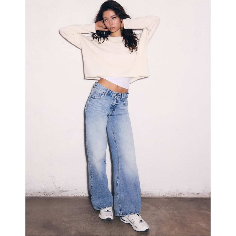 Stradivarius Wide-leg jeans in medium light blue denim