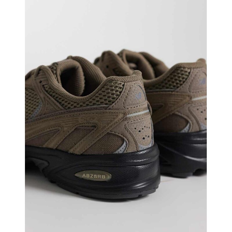 New Balance 509 trainers in brown