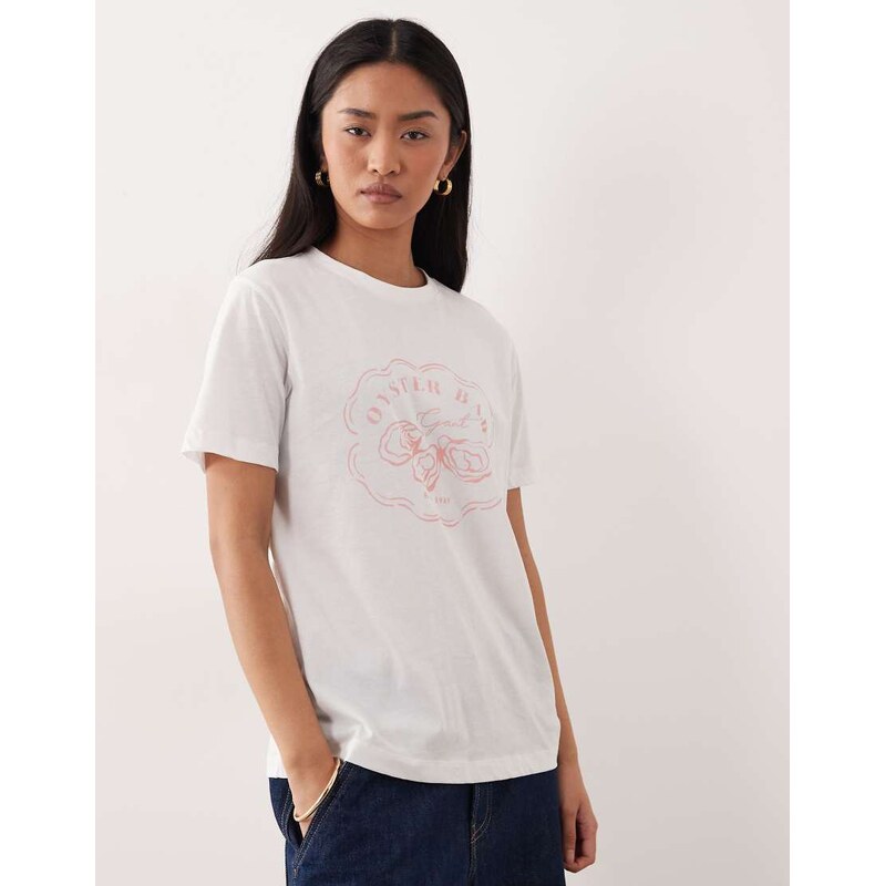 GANT oyster chest logo t-shirt in white 114860458