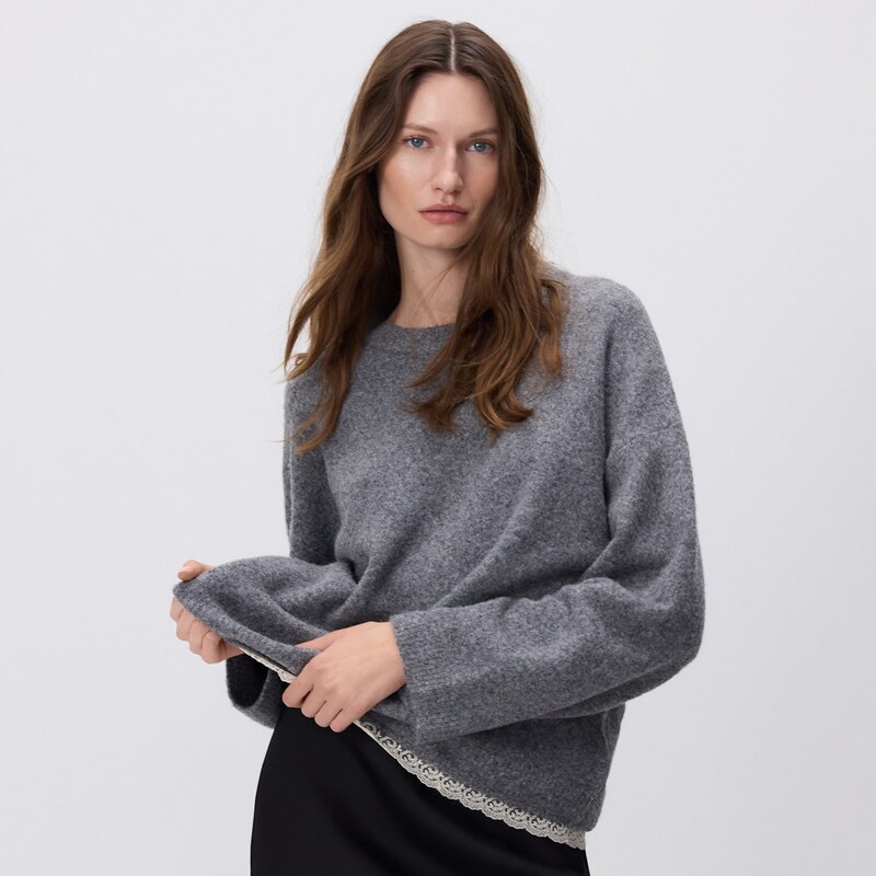 Reserved - Svetr s krajkovým lemem - tmavě šedá