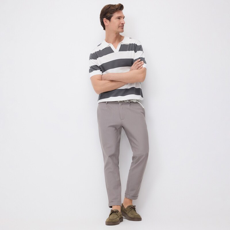 Reserved - Slim fit kalhoty s páskem - béžová