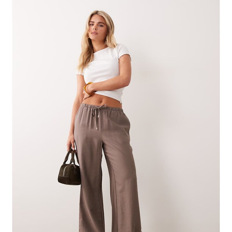 New Look Petite wide leg woven trousers in mink brown-Neutral