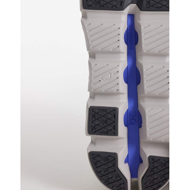 ON Cloudswift 4 running trainers in white