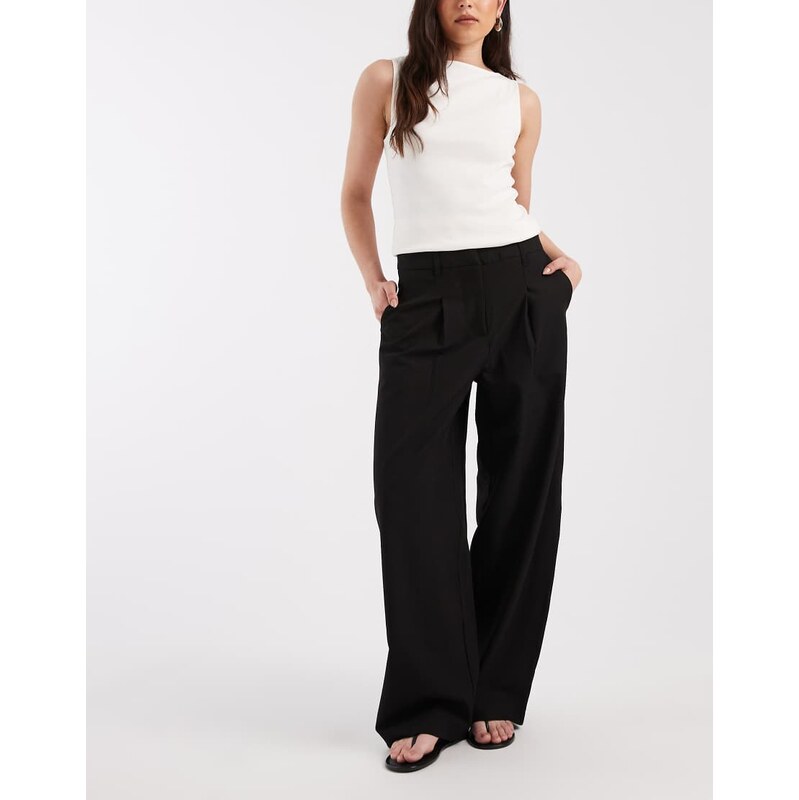 Pieces mid waist barrel leg tailored trouser in black