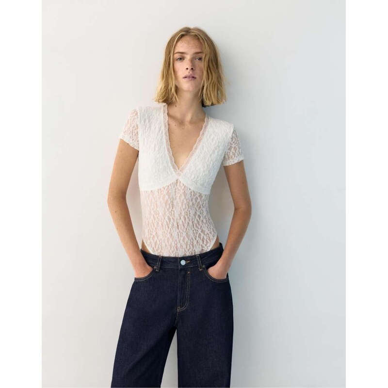 Pull&Bear Short sleeve lace bodysuit in ice-White 114873683