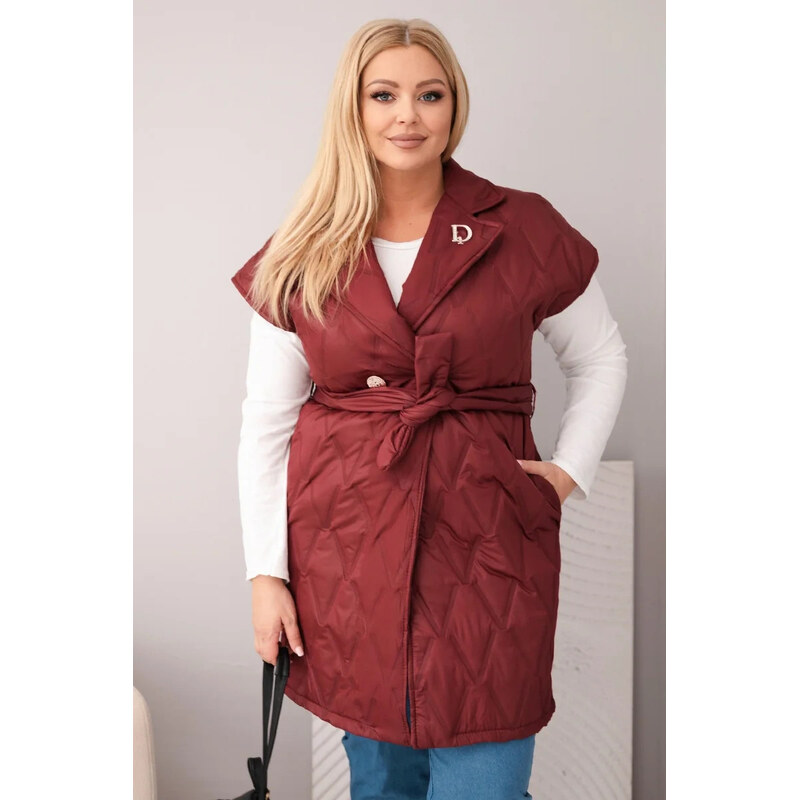 K-Fashion Dámská prošívaná vesta Plus Size s páskem a límcem