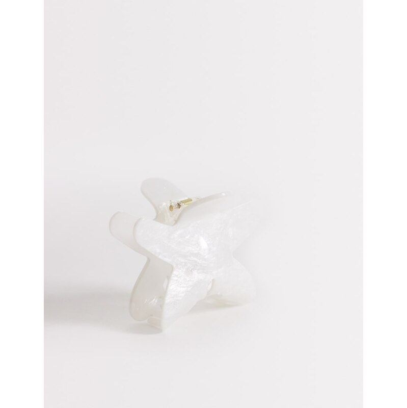 DesignB London pearlescent starfish hair claw clip in white