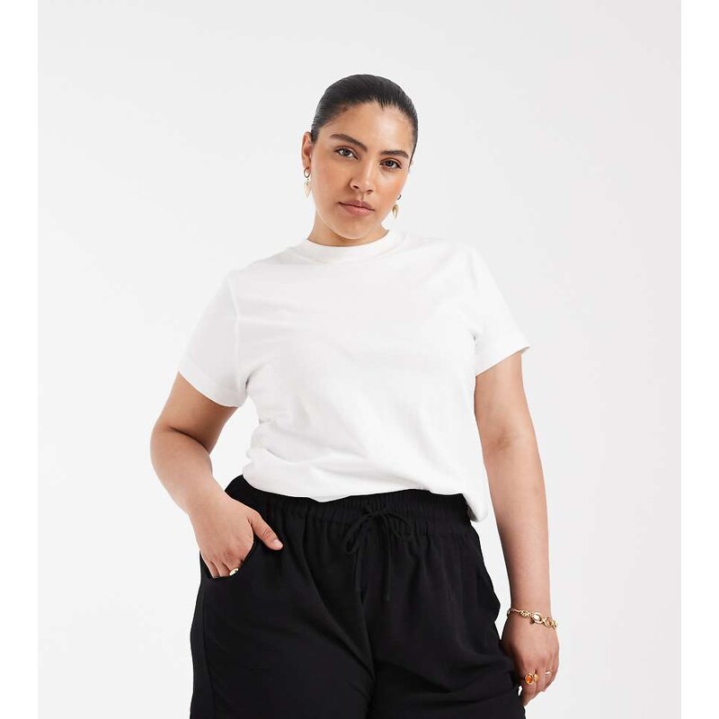 ONLY Curve pull on shorts on black