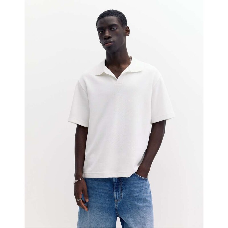 Pull&Bear Short sleeve interlock polo shirt in off white