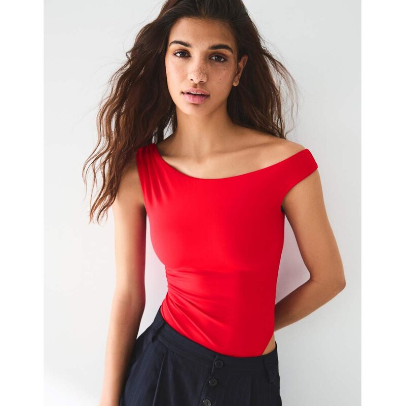 Bershka Asymmetric ruched strap body in red 114927995