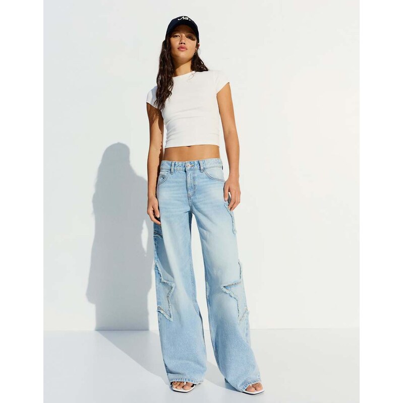 Bershka Low-rise boyfriend jeans with stars in mid blue 115361201