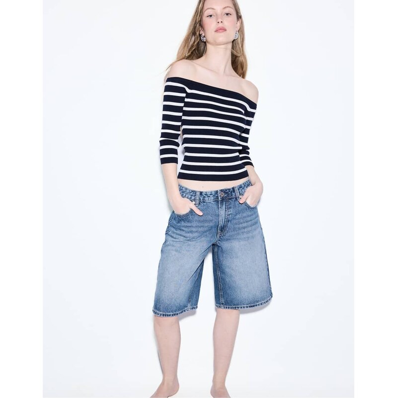Stradivarius Baggy denim bermuda shorts in medium denim wash