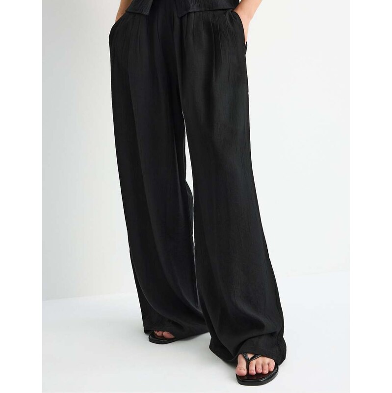 Stradivarius Darted palazzo trousers in black