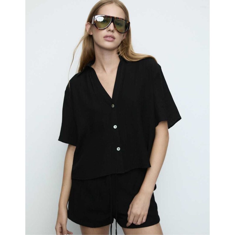 Stradivarius Button-up flowing shirt in black 114994110