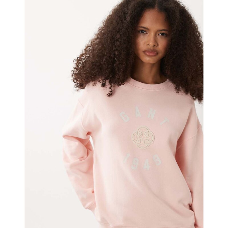 GANT vintage chest logo sweatshirt in apricot pink 114935089