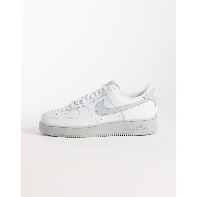 Nike Air Force 1 07 ESS trainers white and grey