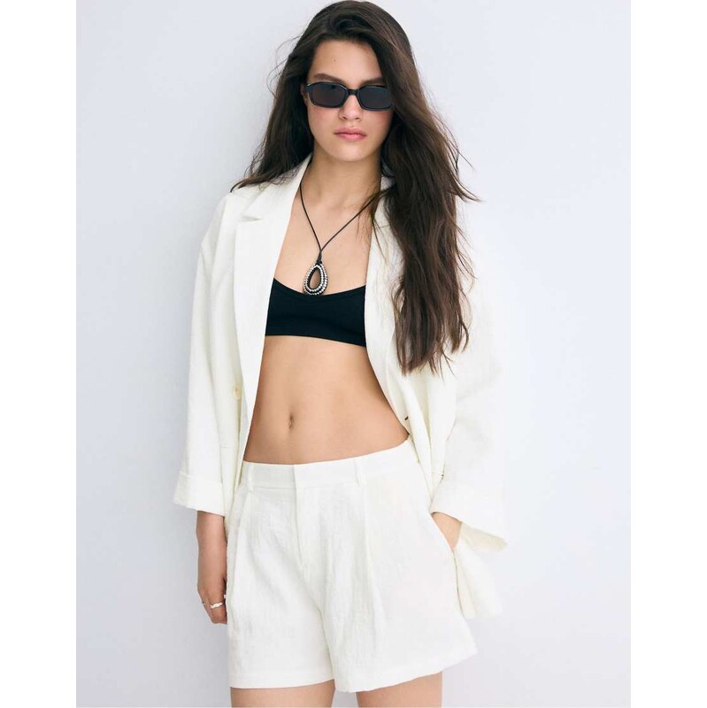 Stradivarius Smart rustic shorts in ecru-White 114939536