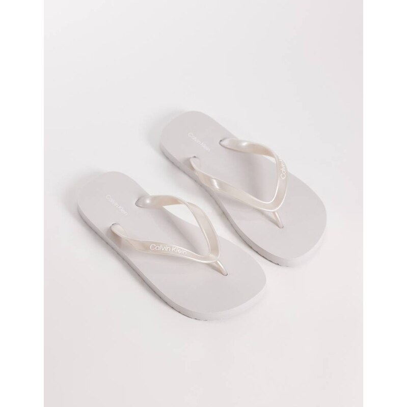 Calvin Klein Jeans metallic flip flops in silver 114969302