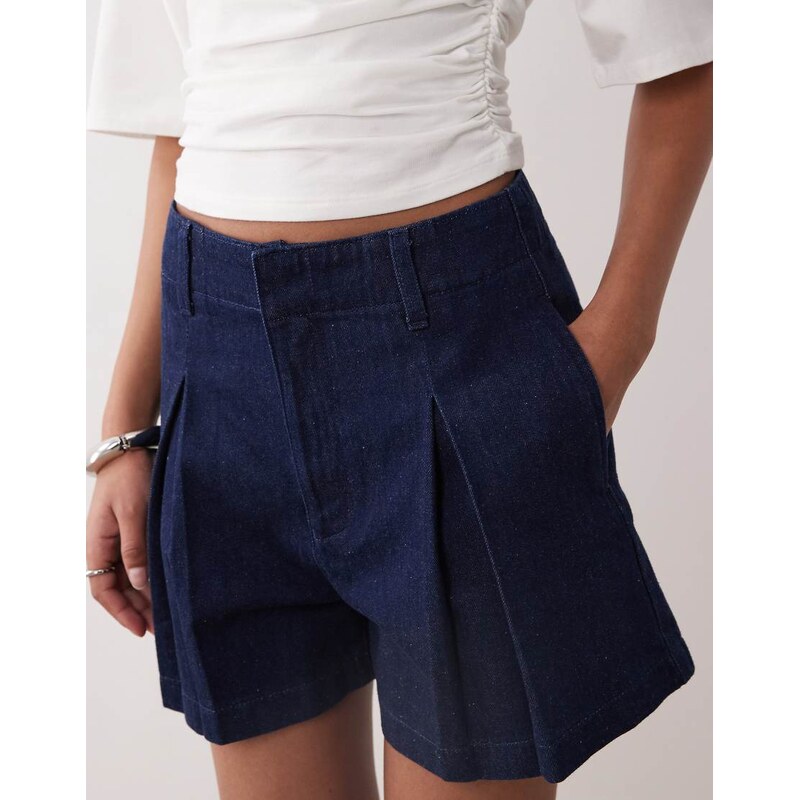 Calvin Klein Jeans pleated short in dark wash blue