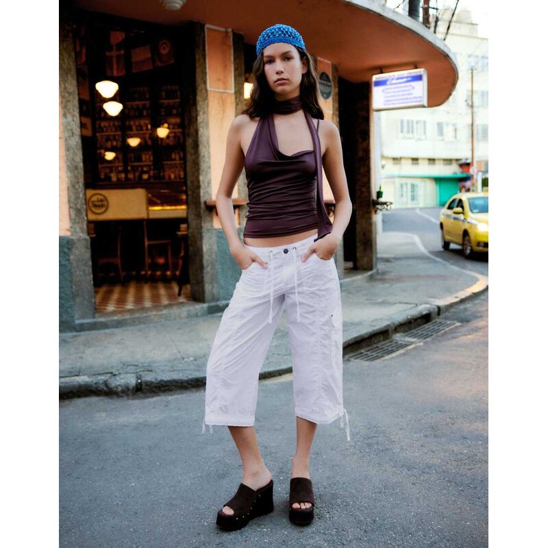 Bershka Capri trousers with pockets in white 115535948