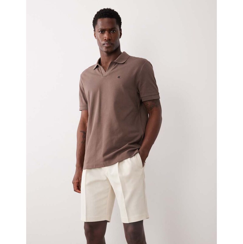 ASOS DESIGN tailored slim pleated shorts in ecru microtexture
