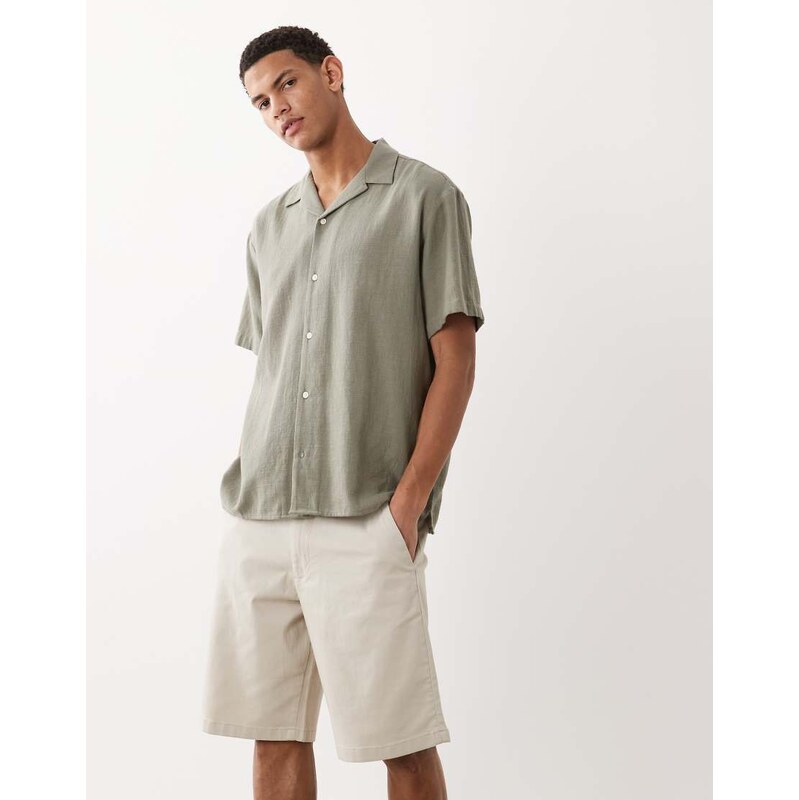 Jack & Jones chino shorts in cream-White