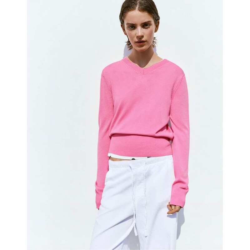 Pull&Bear Pink v-neck jumper in pink 114994128