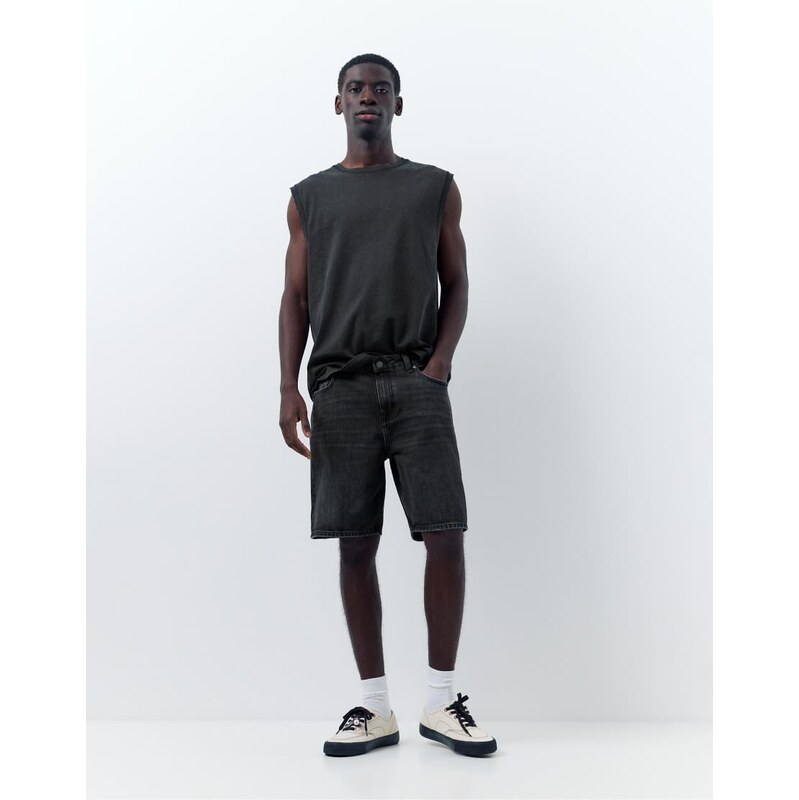 Pull&Bear Standard denim bermuda shorts in faded black-Grey