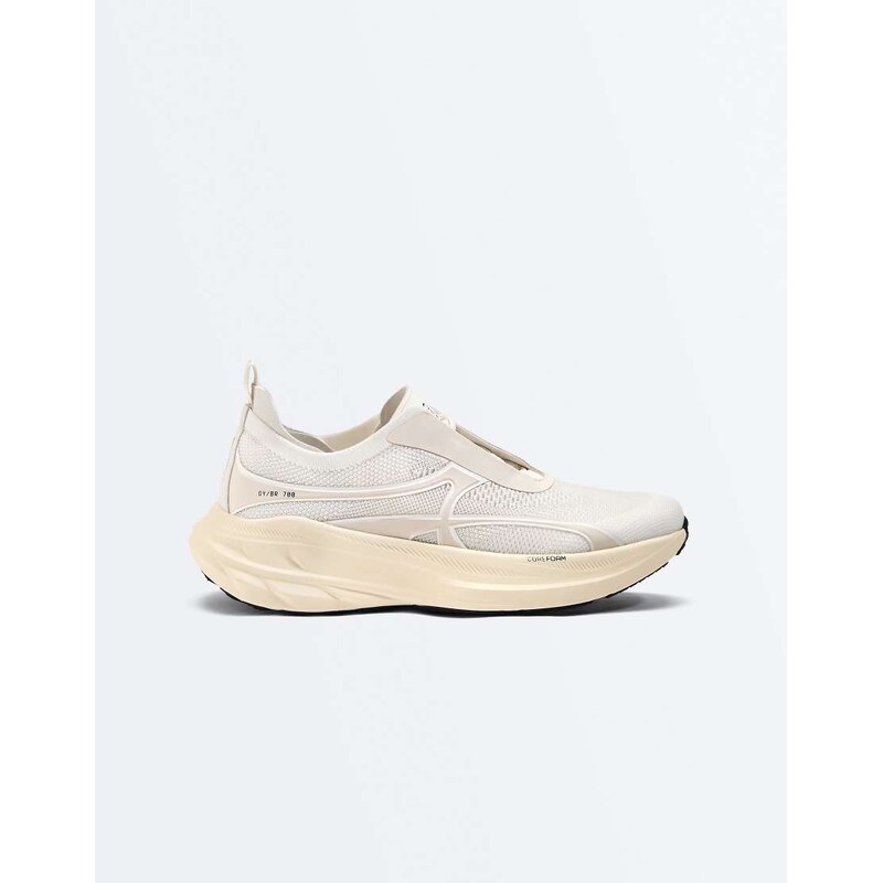 OYSHO OY/BR 700 running slippers in white