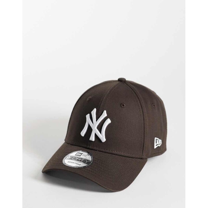 New Era NY Yankees cap in brown