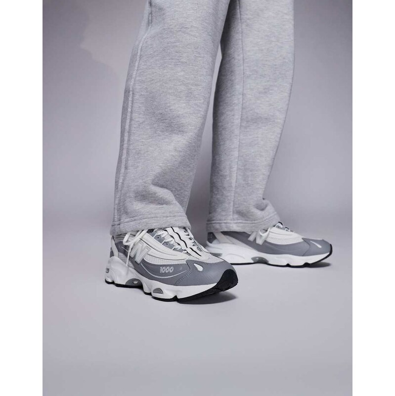 New Balance M1000 trainers in light grey