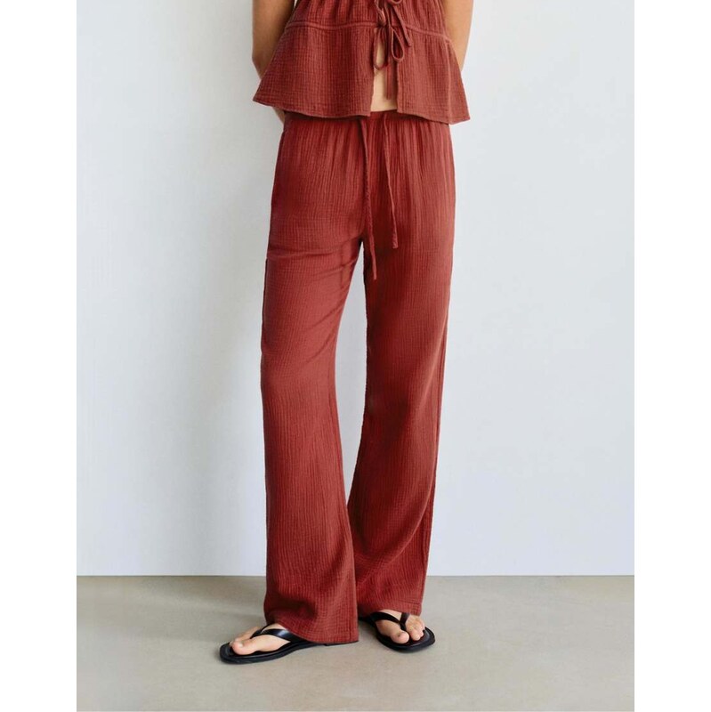 Pull&Bear Textured flowing trousers in russet-Orange