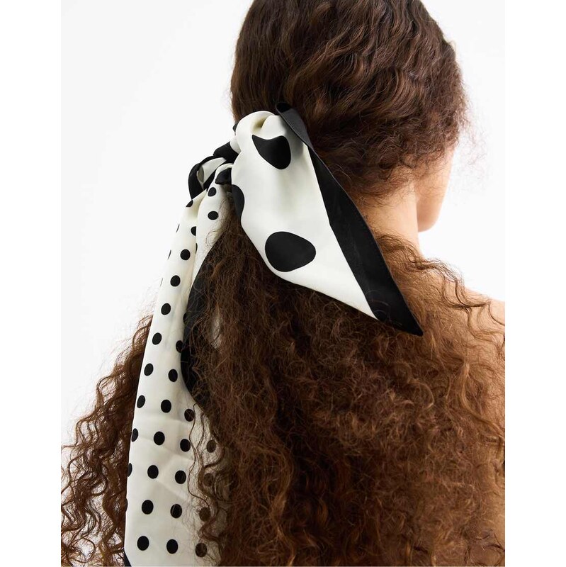 Stradivarius Polka dot scarf in ecru-White 115022178