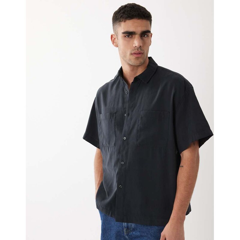 ONLY & SONS short sleeve boxy fit shirt in black