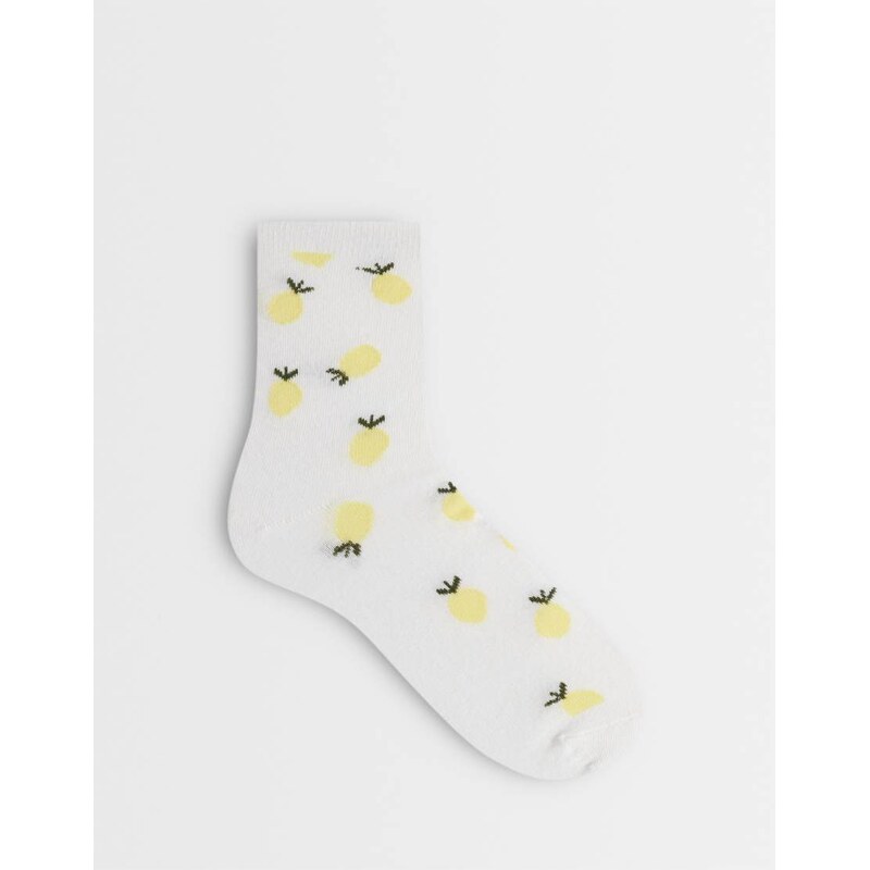 Vero Moda lemon print ankle socks in white 115522871